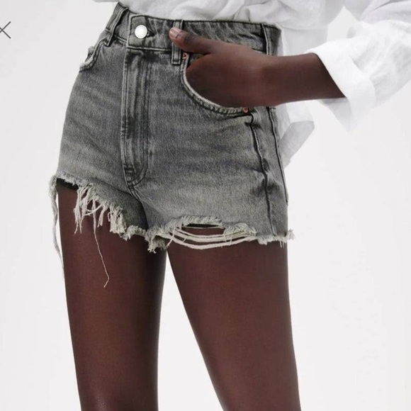 ZARA Shorts Denim Jean Distressed Cut Off Raw Fringe Frayed Gray Black Size 6 - Picture 1 of 8